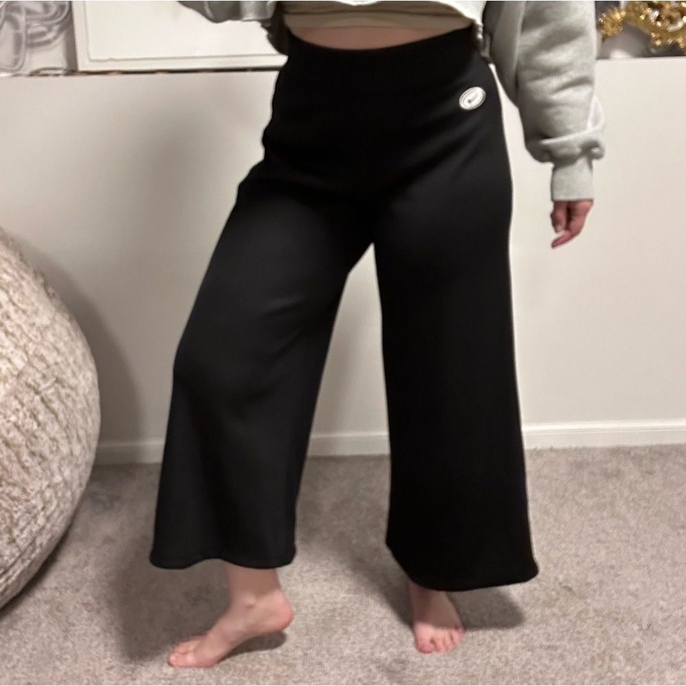 Nike Sportswear Womens Size Medium Black Ribbed Wide Leg Cropped Pants Casual